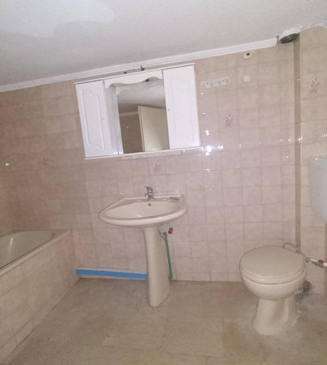 IMG-8fd07e6c79eae11d6184ee4d7be491cc-V.jpg